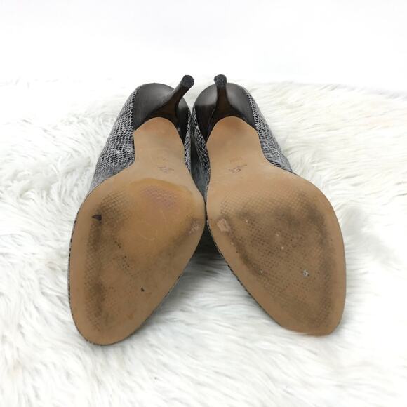 B Makowsky 9.5 M Womens Gray Python Print Leather Neve Heels - Picture 8 of 8